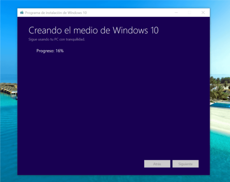 Te enseñamos cómo crear o descargar las imágenes ISO de la RTM de la April Update de Windows 10 [Actualizado]