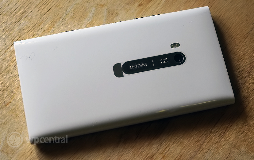 White Lumia 900 3_0