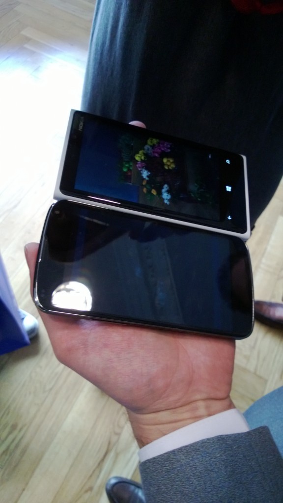 Nexus 4 vs Lumia 920