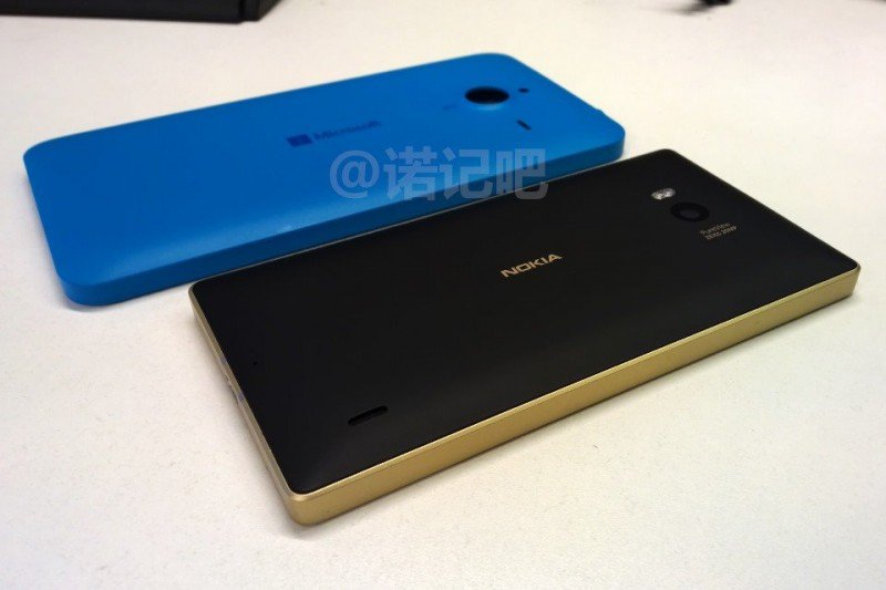 Imágenes del Lumia 1330 junto con el Lumia 930 Gold