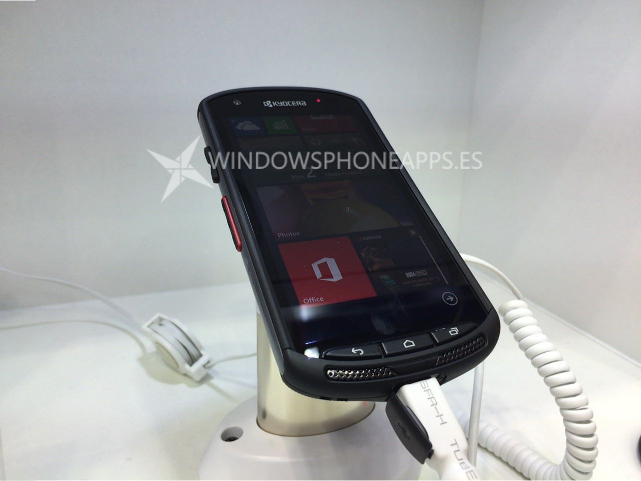Torque, el "terminator" de los moviles, presentado en el MWC con Windows Phone [Actualizado con video]