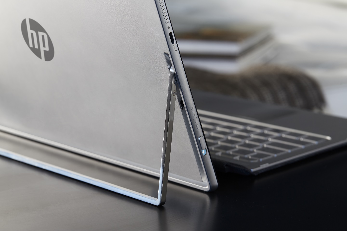 HP Spectre x2_on table_lifestyle