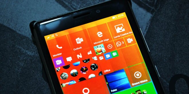 cuatro tiles Windows 10 mobile