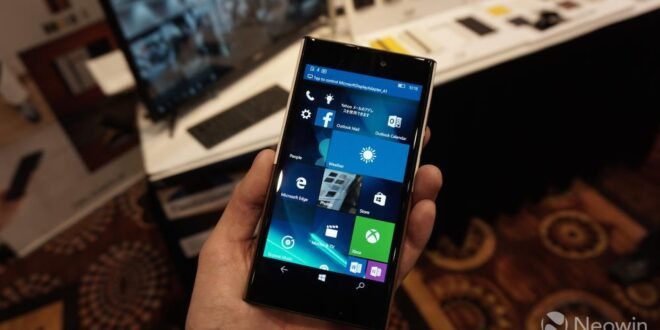 Desempaquetado del NuAns NEO, el gama media con Windows 10 Mobile para el mercado japonés [Video]