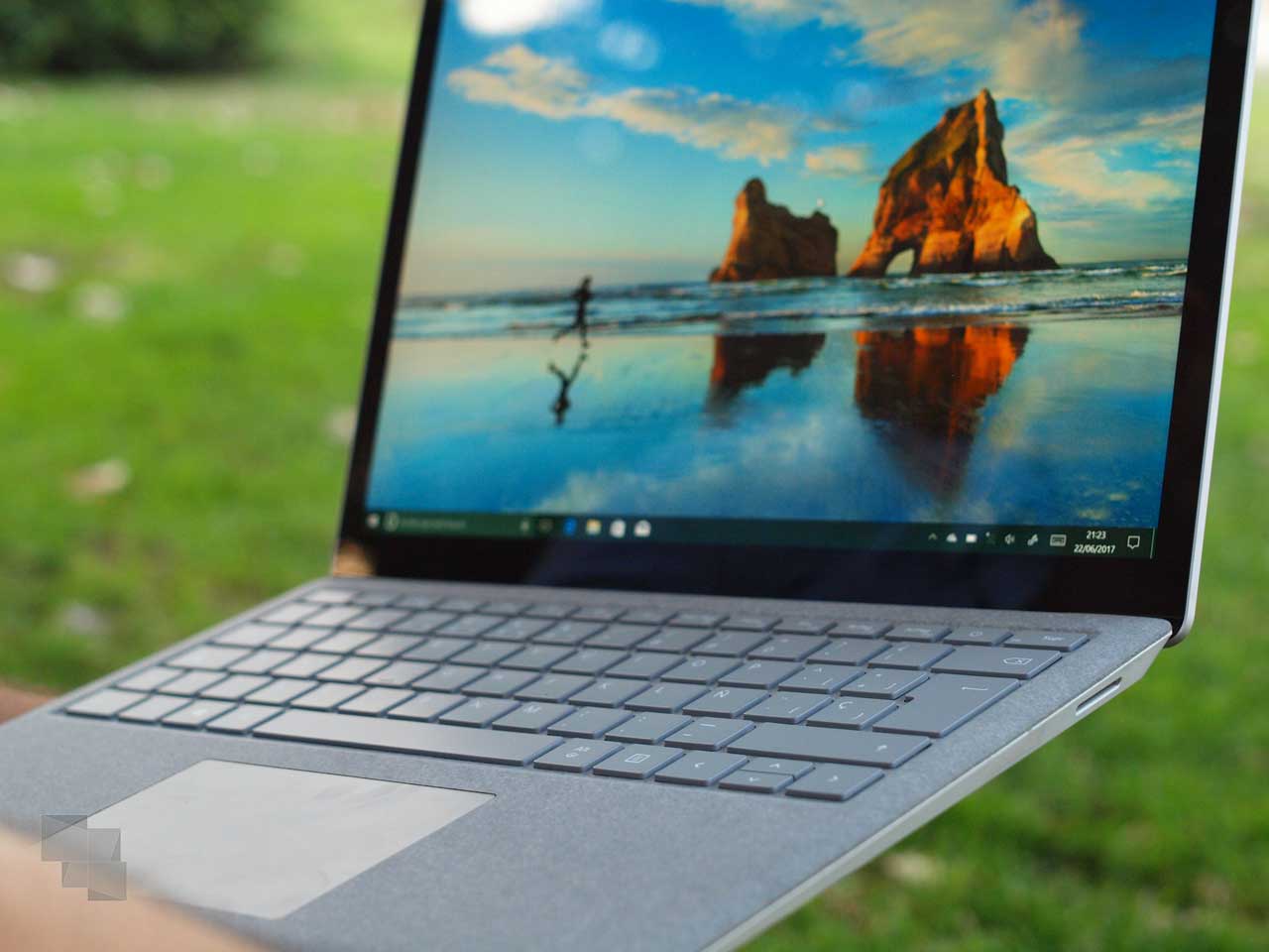 Se amplía la opción de actualizar tu Surface Laptop a Windows 10 Pro