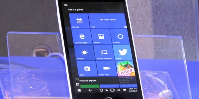 Intel sigue mostrando prototipos con Windows 10 y una se parece mucho a un Lumia
