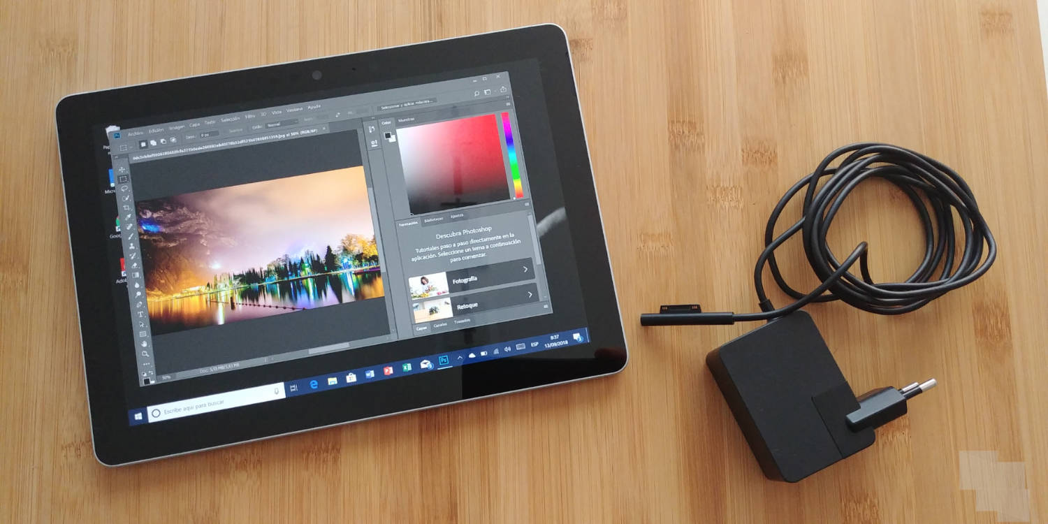 Surface Go, cargador Surface Connect y Photoshop
